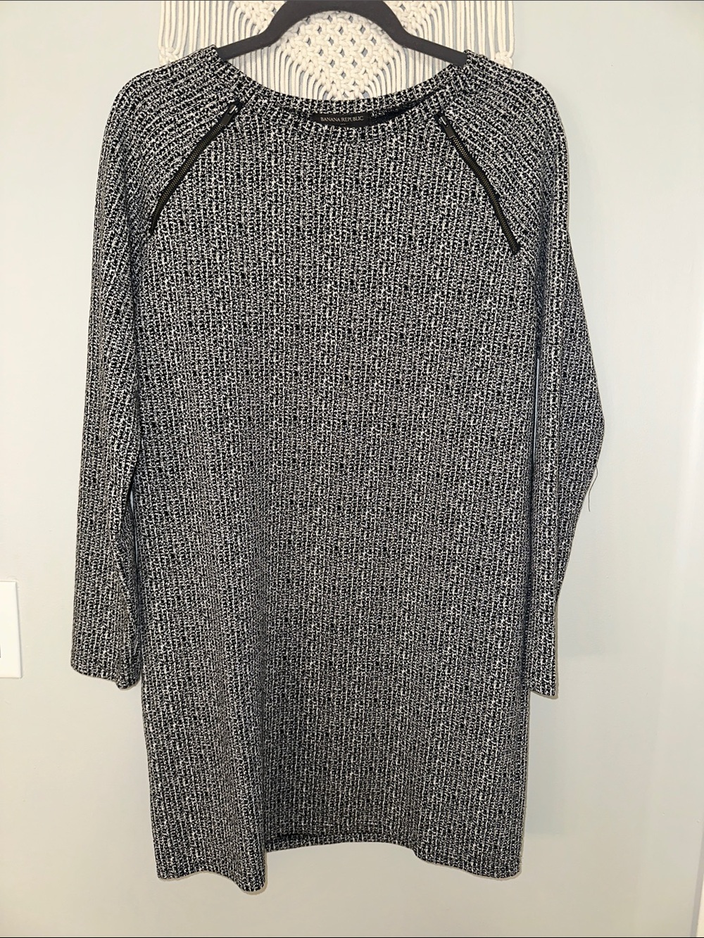 Banana Republic Marbled Long Sleeve Knit Shift Dress w/ Zipper Accents